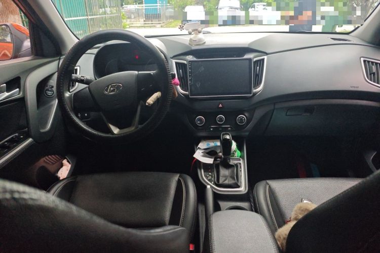 Used Hyundai ix25 2015 1.6L Automatic Two-Wheel Drive Smart GLS Trim Center Console