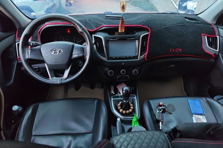 Used Hyundai ix25 2015 1.6L Manual Two-Wheel Drive Fashionable GS Model Center Console