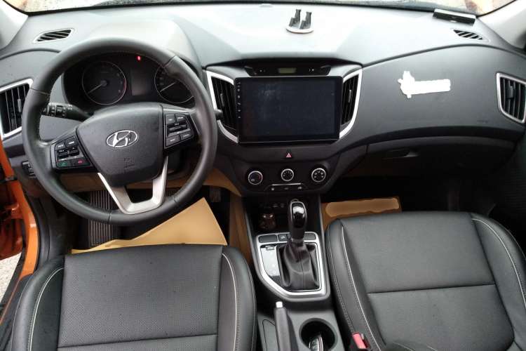 Used Hyundai ix25 2015 1.6L Automatic Two-Wheel Drive Smart GLS Trim Center Console