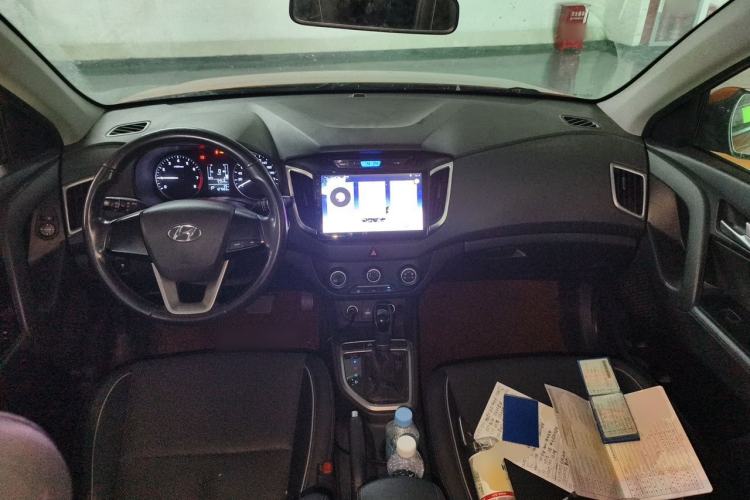 Used Hyundai ix25 2015 1.6L Automatic Two-Wheel Drive Smart GLS Trim Center Console