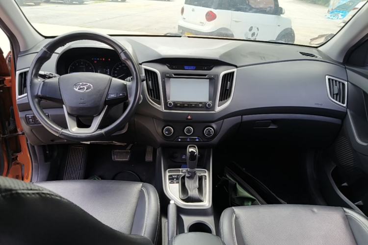 Used Hyundai ix25 2015 1.6L Automatic Two-Wheel Drive Smart GLS Trim Center Console