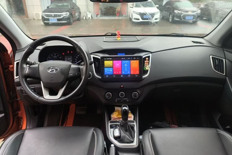 Used Hyundai ix25 2015 1.6L Automatic Two-Wheel Drive Smart GLS Trim Center Console