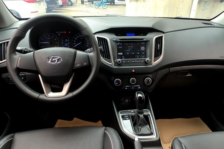 Used Hyundai ix25 2015 1.6L Automatic Two-Wheel Drive Smart GLS Trim Center Console
