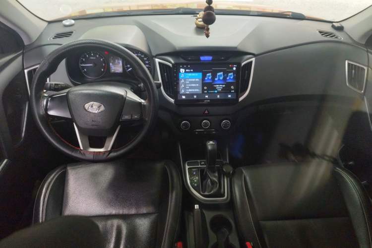Used Hyundai ix25 2015 1.6L Automatic Two-Wheel Drive Smart GLS Trim Center Console