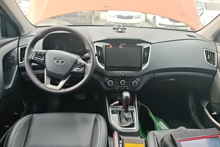 Used Hyundai ix25 2015 1.6L Automatic Two-Wheel Drive Smart GLS Trim Center Console