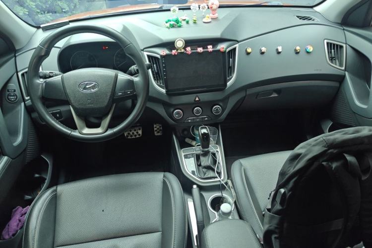 Used Hyundai ix25 2015 1.6L Automatic Two-Wheel Drive Smart GLS Trim Center Console