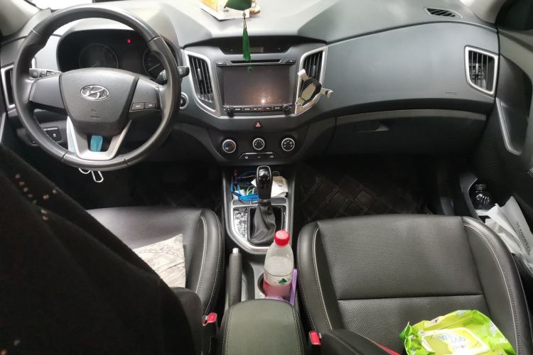 Used Hyundai ix25 2015 1.6L Automatic Two-Wheel Drive Smart GLS Trim Center Console
