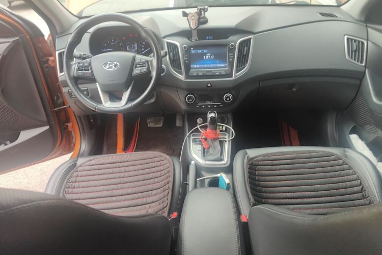 Used Hyundai ix25 2015 1.6L Automatic Two-Wheel-Drive Deluxe DLX Model Center Console
