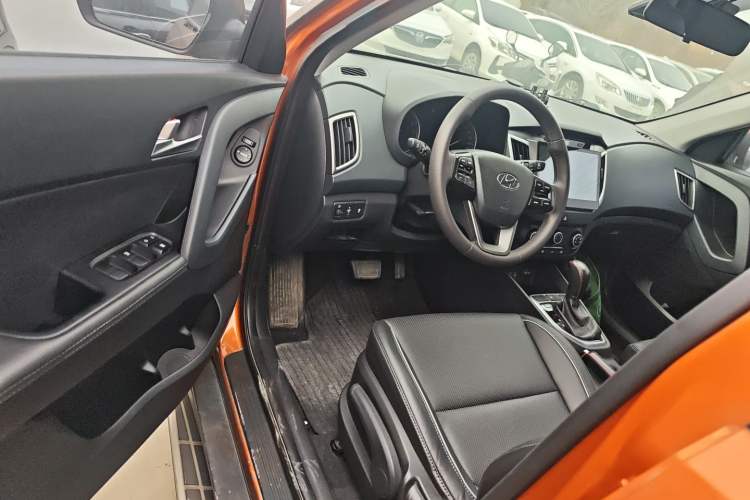 Used Hyundai ix25 2015 1.6L Automatic Two-Wheel Drive Smart GLS Trim Driver Seat