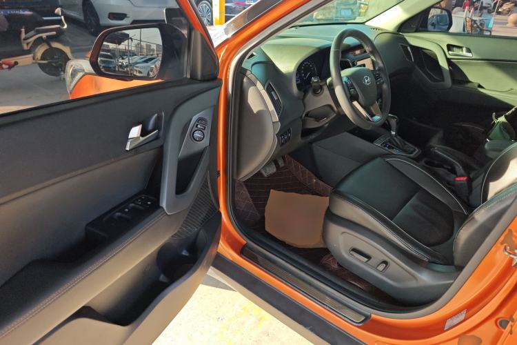 Used Hyundai ix25 2015 1.6L Automatic Two-Wheel-Drive Deluxe DLX Model Driver Seat
