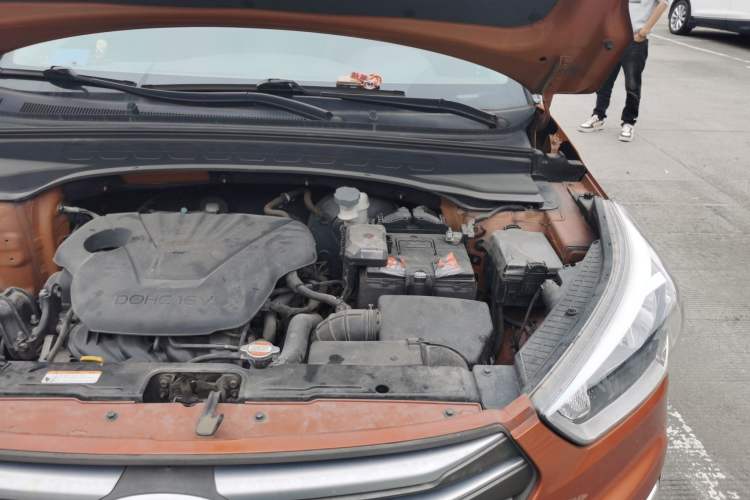 Used Hyundai ix25 2015 1.6L Automatic Two-Wheel Drive Smart GLS Trim Engine Bay Left