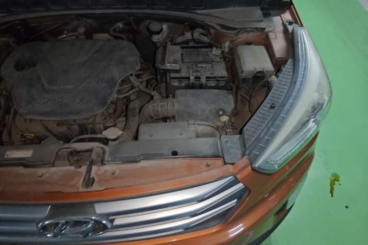 Used Hyundai ix25 2015 1.6L Automatic Two-Wheel-Drive Deluxe DLX Model Engine Bay Left