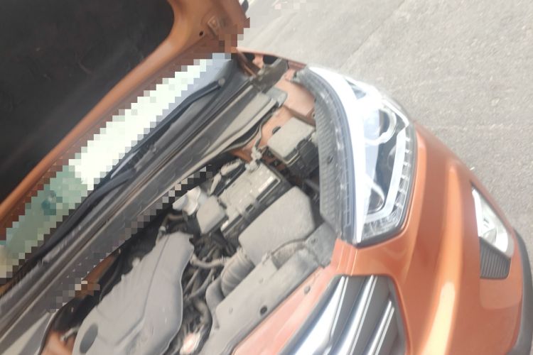Used Hyundai ix25 2015 1.6L Automatic Two-Wheel-Drive Deluxe DLX Model Engine Bay Left