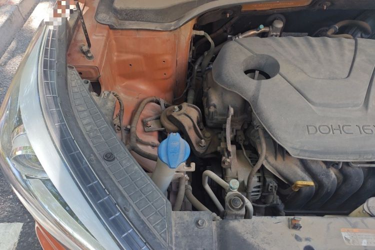 Used Hyundai ix25 2015 1.6L Automatic Two-Wheel-Drive Deluxe DLX Model Engine Bay Right