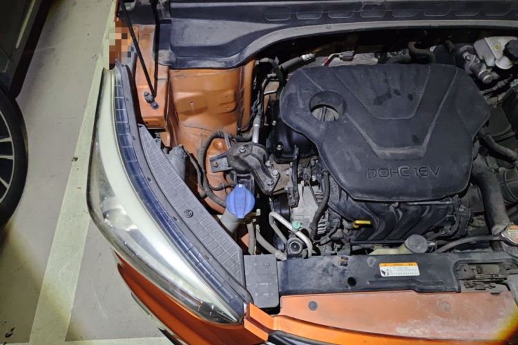 Used Hyundai ix25 2015 1.6L Automatic Two-Wheel-Drive Deluxe DLX Model Engine Bay Right