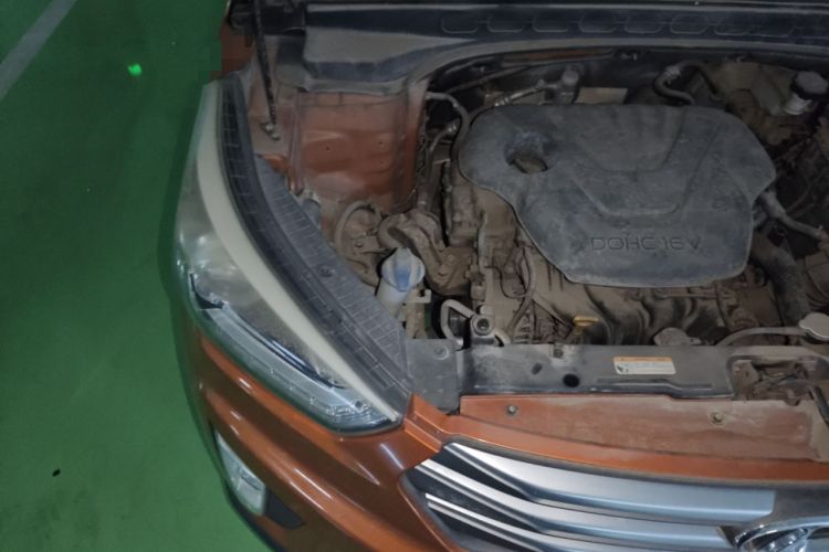 Used Hyundai ix25 2015 1.6L Automatic Two-Wheel-Drive Deluxe DLX Model Engine Bay Right