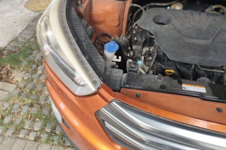 Used Hyundai ix25 2015 1.6L Automatic Two-Wheel Drive Smart GLS Trim Engine Bay Right