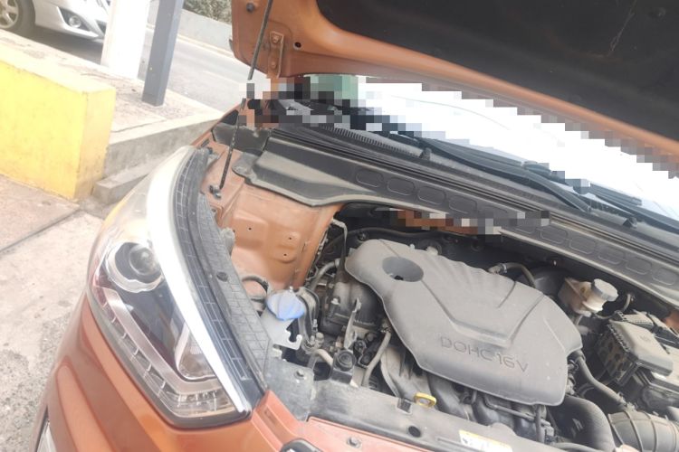 Used Hyundai ix25 2015 1.6L Automatic Two-Wheel-Drive Deluxe DLX Model Engine Bay Right