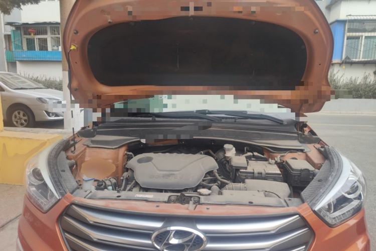 Used Hyundai ix25 2015 1.6L Automatic Two-Wheel-Drive Deluxe DLX Model Engine Bay