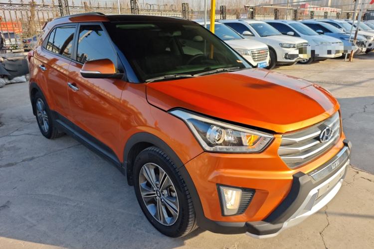 Used Hyundai ix25 2015 1.6L Automatic Two-Wheel-Drive Deluxe DLX Model Front Right 45 Deg