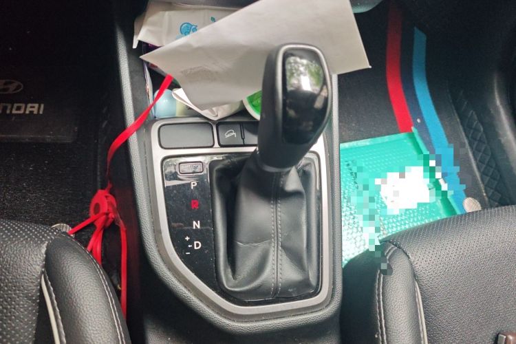 Used Hyundai ix25 2015 1.6L Automatic Two-Wheel Drive Smart GLS Trim Gear Lever