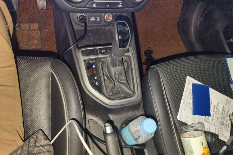 Used Hyundai ix25 2015 1.6L Automatic Two-Wheel Drive Smart GLS Trim Gear Lever