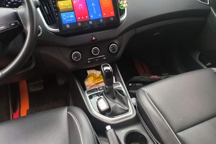 Used Hyundai ix25 2015 1.6L Automatic Two-Wheel Drive Smart GLS Trim Gear Lever