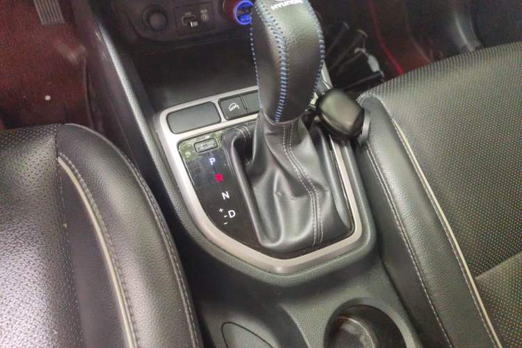 Used Hyundai ix25 2015 1.6L Automatic Two-Wheel Drive Smart GLS Trim Gear Lever