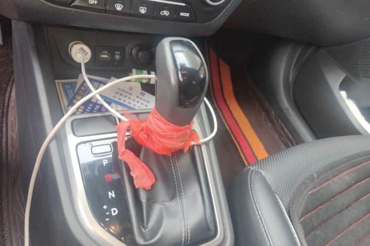 Used Hyundai ix25 2015 1.6L Automatic Two-Wheel-Drive Deluxe DLX Model Gear Lever