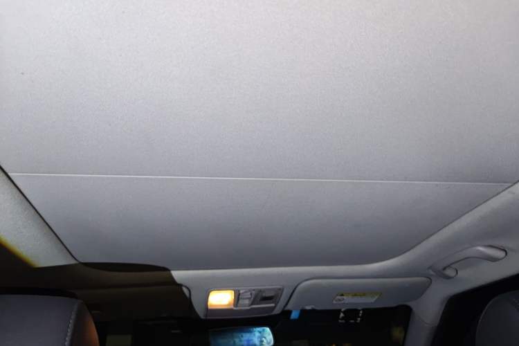 Used Hyundai ix25 2015 1.6L Automatic Two-Wheel-Drive Deluxe DLX Model Headliner