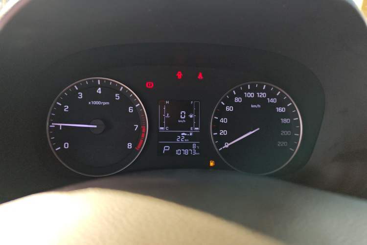Used Hyundai ix25 2015 1.6L Automatic Two-Wheel-Drive Deluxe DLX Model Instrument Cluster
