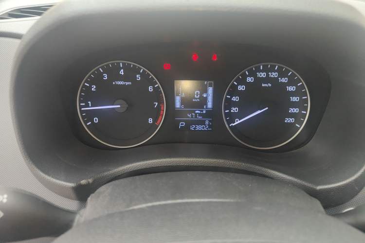 Used Hyundai ix25 2015 1.6L Automatic Two-Wheel-Drive Deluxe DLX Model Instrument Cluster