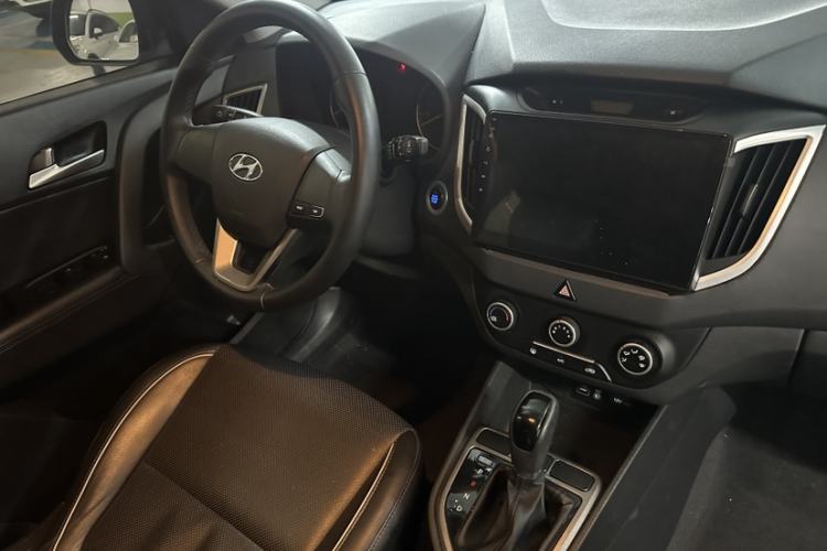 Used Hyundai ix25 2015 1.6L Automatic Two-Wheel Drive Smart GLS Trim Interior 4