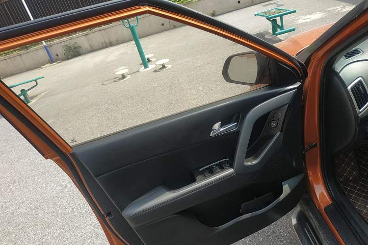 Used Hyundai ix25 2015 1.6L Automatic Two-Wheel Drive Smart GLS Trim Left Front Door Interior