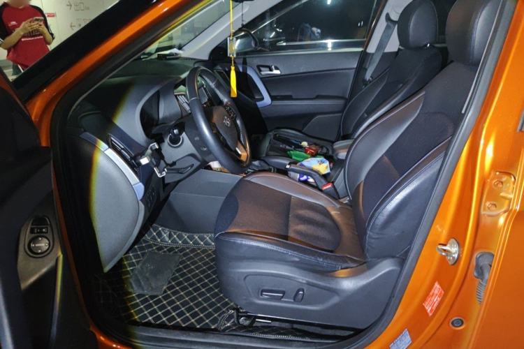 Used Hyundai ix25 2015 1.6L Automatic Two-Wheel-Drive Deluxe DLX Model Left Front Seat