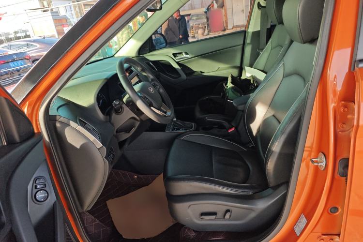 Used Hyundai ix25 2015 1.6L Automatic Two-Wheel-Drive Deluxe DLX Model Left Front Seat