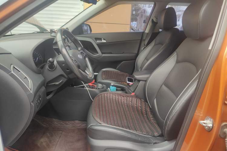 Used Hyundai ix25 2015 1.6L Automatic Two-Wheel-Drive Deluxe DLX Model Left Front Seat