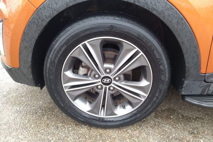 Used Hyundai ix25 2015 1.6L Automatic Two-Wheel Drive Smart GLS Trim Left Front Wheel Hub