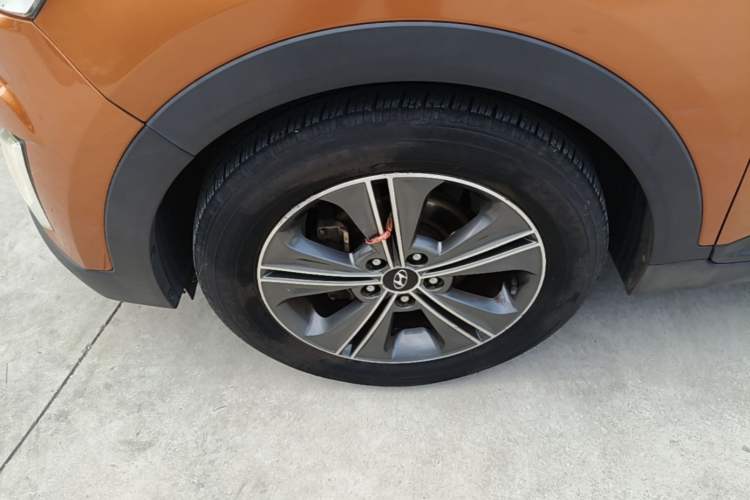 Used Hyundai ix25 2015 1.6L Automatic Two-Wheel Drive Smart GLS Trim Left Front Wheel Hub