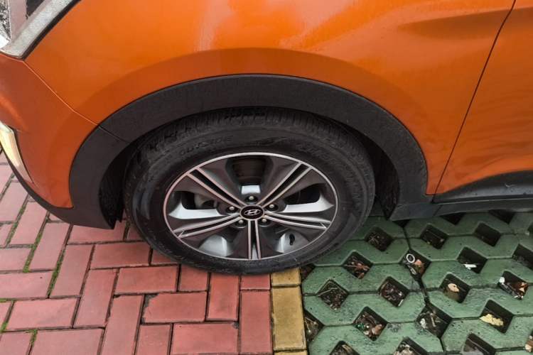 Used Hyundai ix25 2015 1.6L Automatic Two-Wheel Drive Smart GLS Trim Left Front Wheel Hub