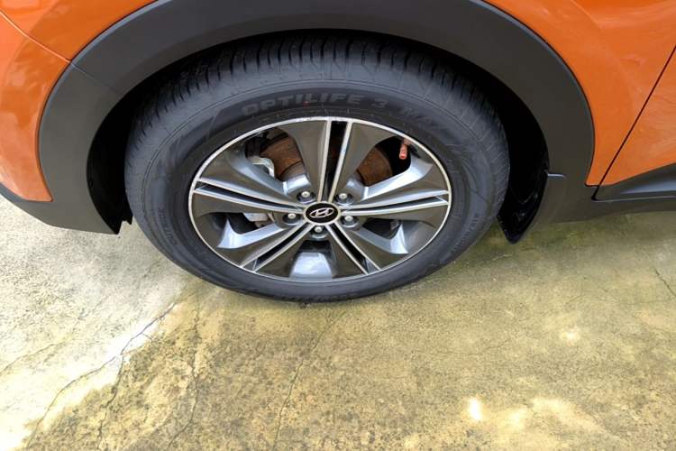 Used Hyundai ix25 2015 1.6L Automatic Two-Wheel Drive Smart GLS Trim Left Front Wheel Hub