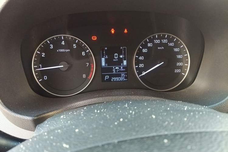 Used Hyundai ix25 2015 1.6L Automatic Two-Wheel Drive Smart GLS Trim Odometer Close Up