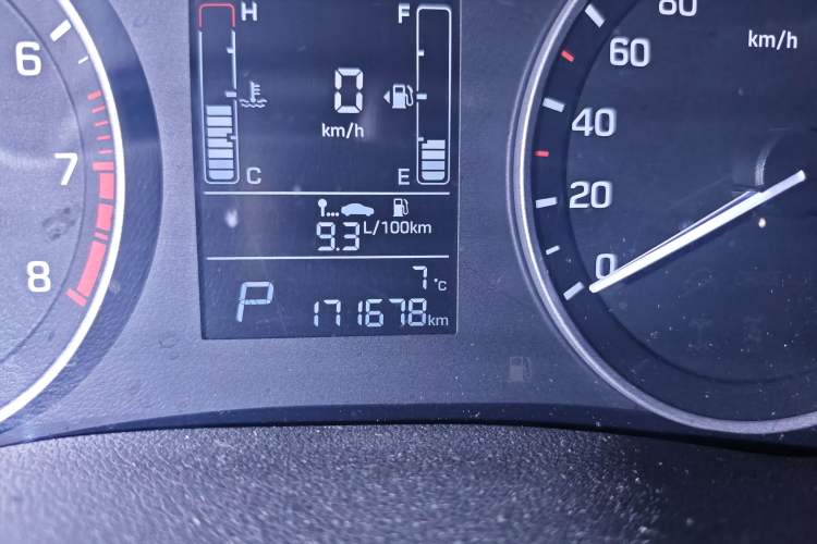 Used Hyundai ix25 2015 1.6L Automatic Two-Wheel Drive Smart GLS Trim Odometer Close Up