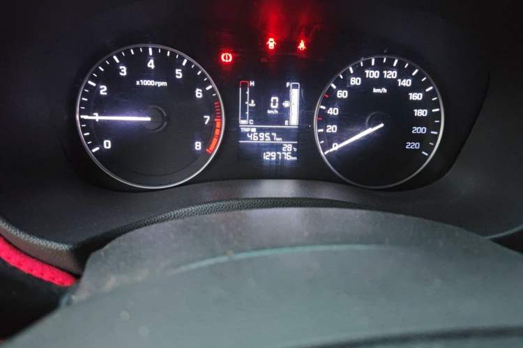 Used Hyundai ix25 2015 1.6L Manual Two-Wheel Drive Fashionable GS Model Odometer Close Up