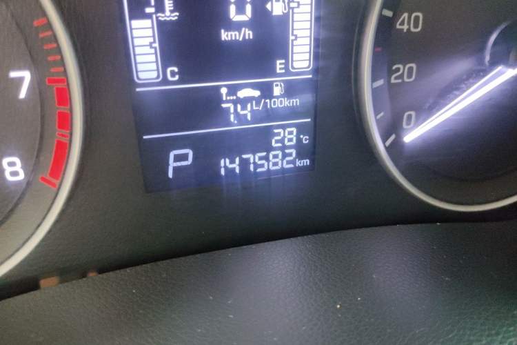 Used Hyundai ix25 2015 1.6L Automatic Two-Wheel Drive Smart GLS Trim Odometer Close Up