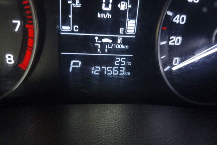 Used Hyundai ix25 2015 1.6L Automatic Two-Wheel Drive Smart GLS Trim Odometer Close Up