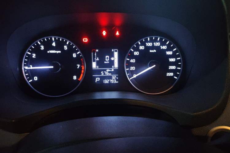 Used Hyundai ix25 2015 1.6L Automatic Two-Wheel-Drive Deluxe DLX Model Odometer Close Up