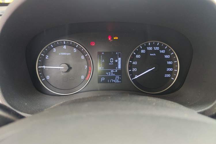 Used Hyundai ix25 2015 1.6L Automatic Two-Wheel Drive Smart GLS Trim Odometer Close Up