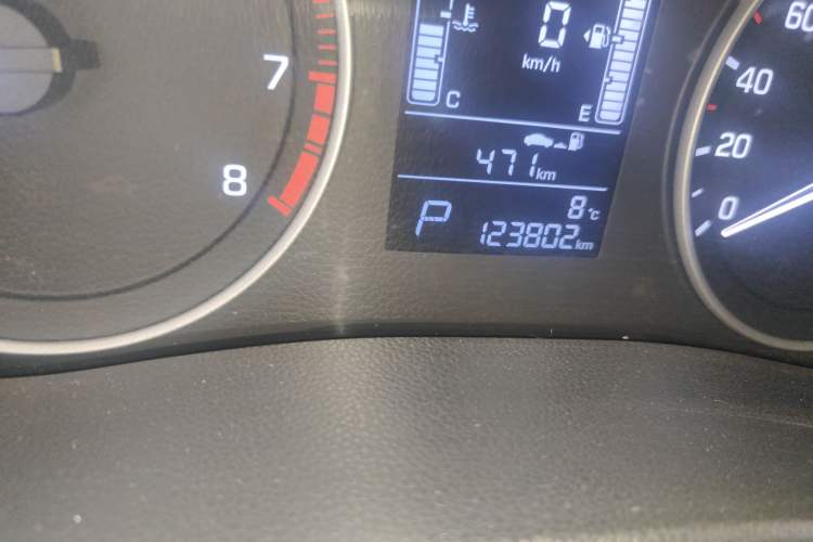 Used Hyundai ix25 2015 1.6L Automatic Two-Wheel-Drive Deluxe DLX Model Odometer Close Up