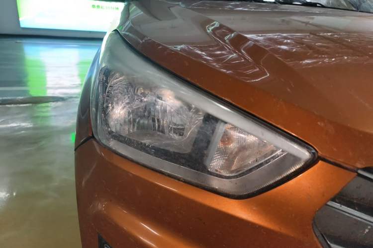 Used Hyundai ix25 2015 1.6L Automatic Two-Wheel Drive Smart GLS Trim Right Front Headlight